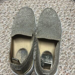Michael kors women’s Shoes
Fairly New no damage
Glitter looking